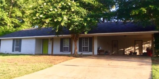 2403 Douglas McArthur Dr, Starkville, MS 39759